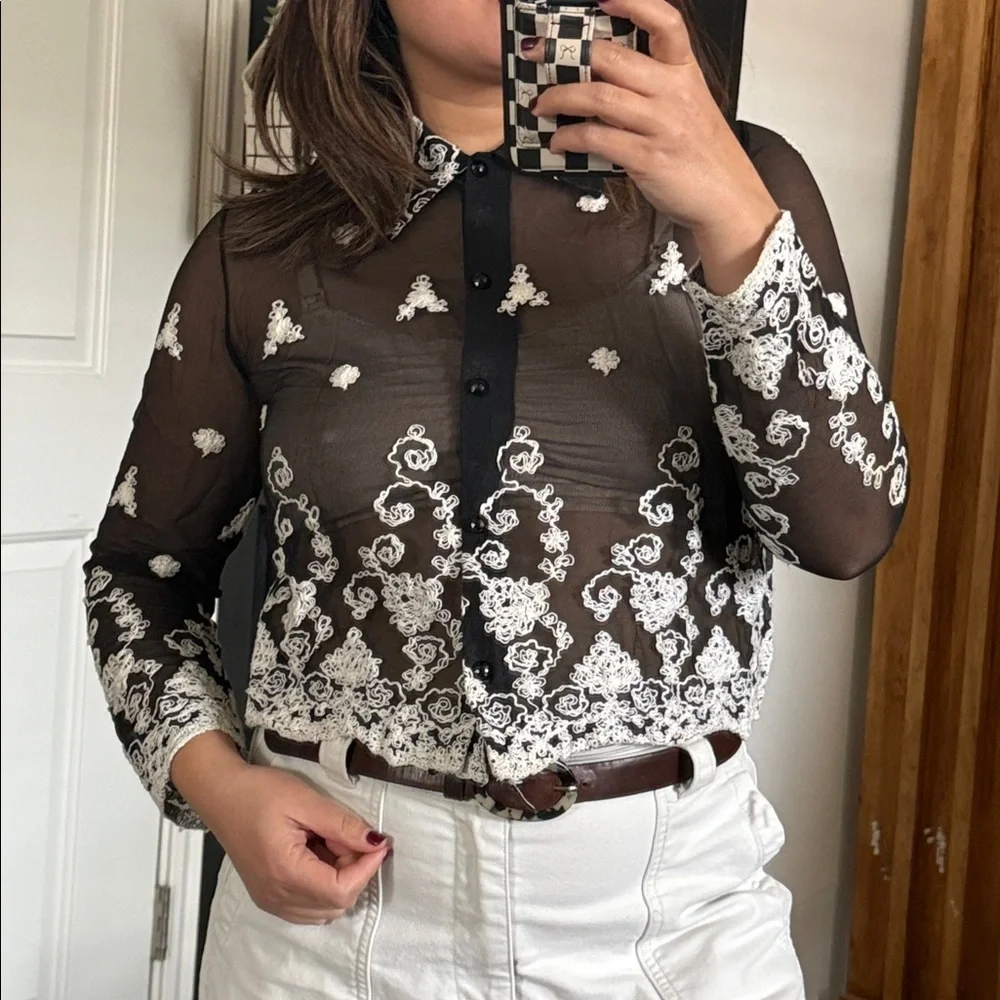 Vintage M. Kalan Cropped Lace Semi Sheer Blouse Buttoned Front. M